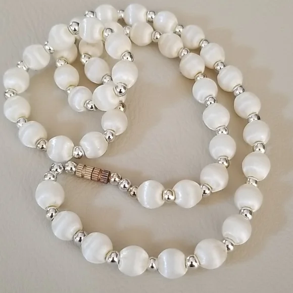 Vintage 12 Piece Jewelry Lot Necklaces Earrings Trifari LC - Picture 14 of 16